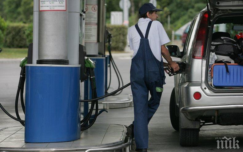 Клиент зареди 22 литра гориво, плати за 26