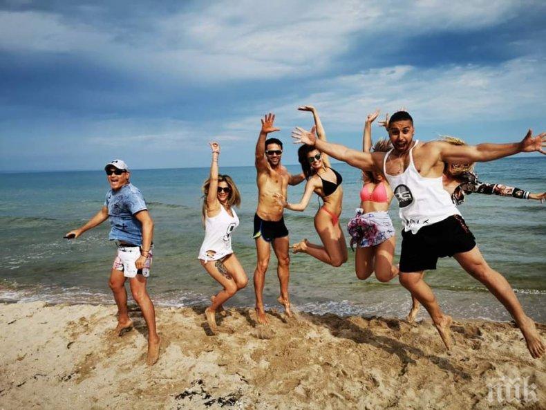 Кристина Димитрова вае форми с фитнес на плажа в Албена 