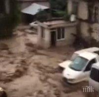Смерч и наводнения удариха Истанбул (ВИДЕО)