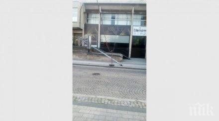 електрически стълб срина центъра пловдив