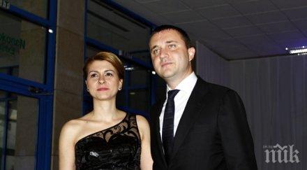 горещо пик ретро жената министър горанов красивата румяна дарява трето дете снимки