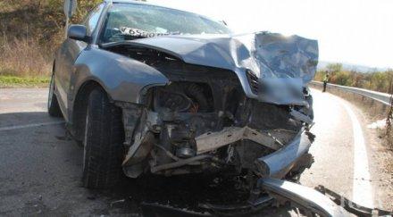 жена заби дърво вкара децата болница