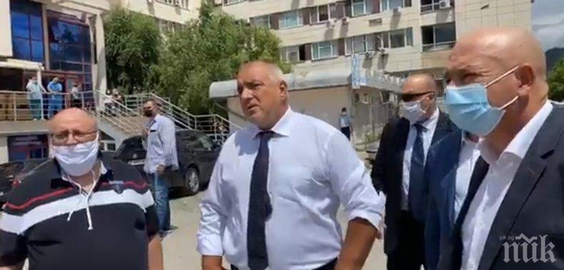 ПЪРВО В ПИК TV: Борисов с ген. Мутафчийски в Благоевград - провериха състоянието на пострадалите в тунела работници, карат ги във ВМА (ВИДЕО) 