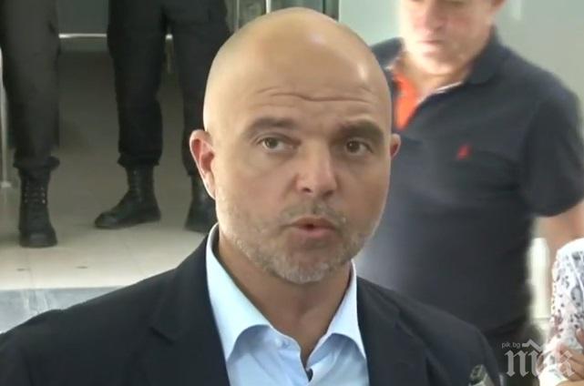 ГОРЕЩИ ПОДРОБНОСТИ: Полицията открила над 150 000 евро в една от къщите на ударената банда в Сандански (ВИДЕО)