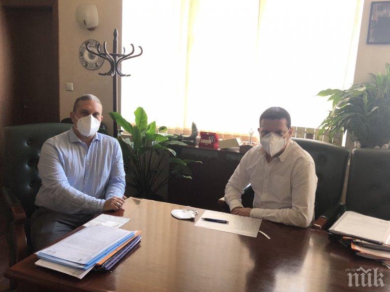 Илиан Тодоров раздаде на общинска администрация Драгоман част от дарените от Хубей предпазни средства