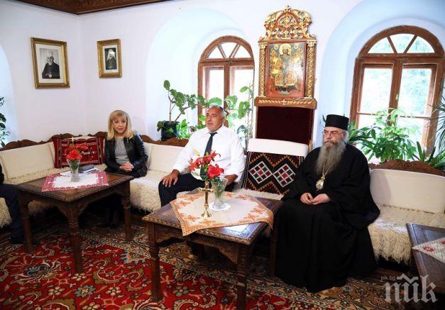 СТОГИ МЕРКИ: Премиерът Борисов с глоба - не носил маска в Рилския манастир