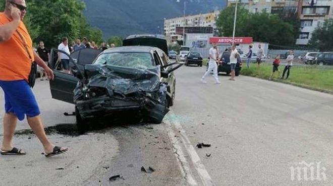 МЕЛЕ: Двама общинари са тежко пострадали при зверската катастрофа във Враца