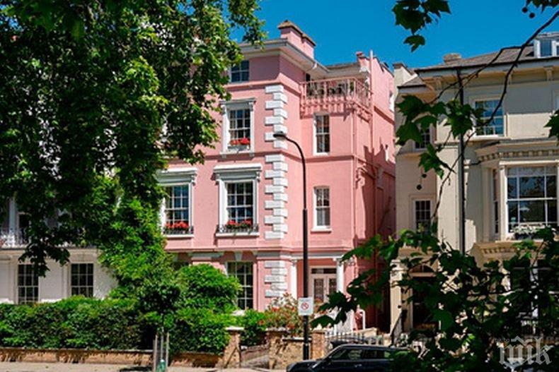 Продават култовата розова къща от 101 далматинци