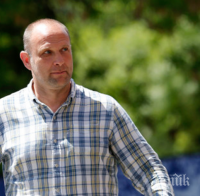 След преминаване на червен светофар: Тити Папазов се сдоби с акт, връчили му и още 13 фиша за нарушения