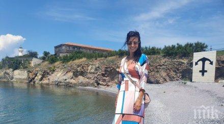 яна маринова разходка лодка острова тайните снимки