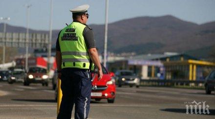 пътна полиция погва мотористите