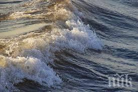 вятърът чалкантия вдига вълни убийци морето