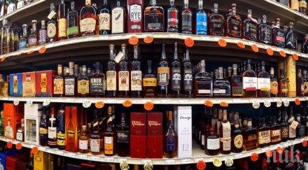 зажаднял крадец напазарува безплатно бутилки алкохол магазин