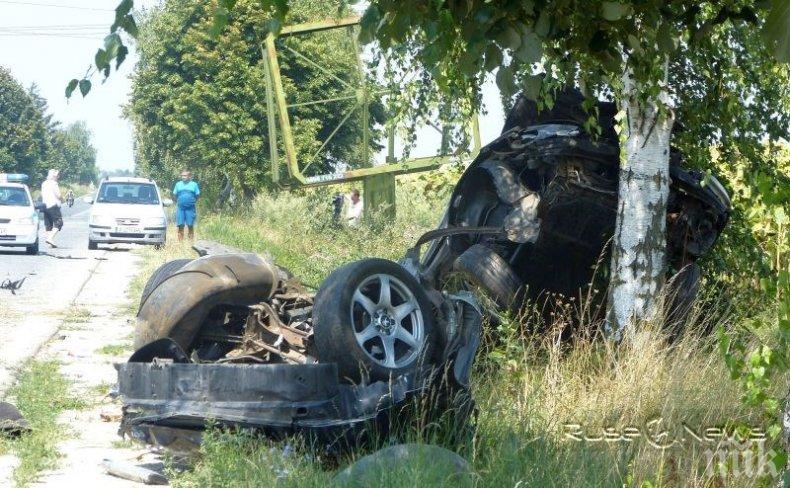 ОТ ПОСЛЕДНИТЕ МИНУТИ: Мъж се разби в дърво на пътя Пловдив-Карлово, загина
