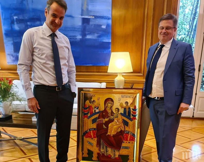 Дариха премиера на Гърция с икона от Велико Търново