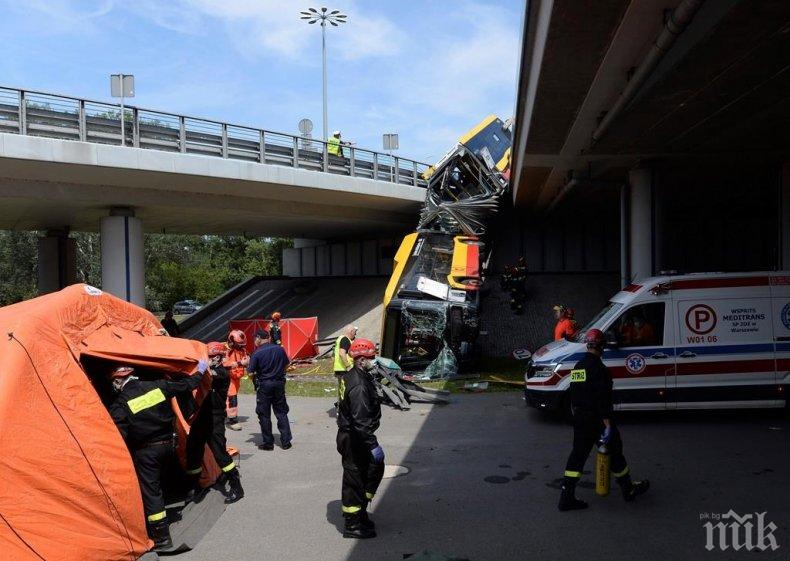 Автобус падна от мост във Варшава! Двама загинаха, над 20 са ранени 