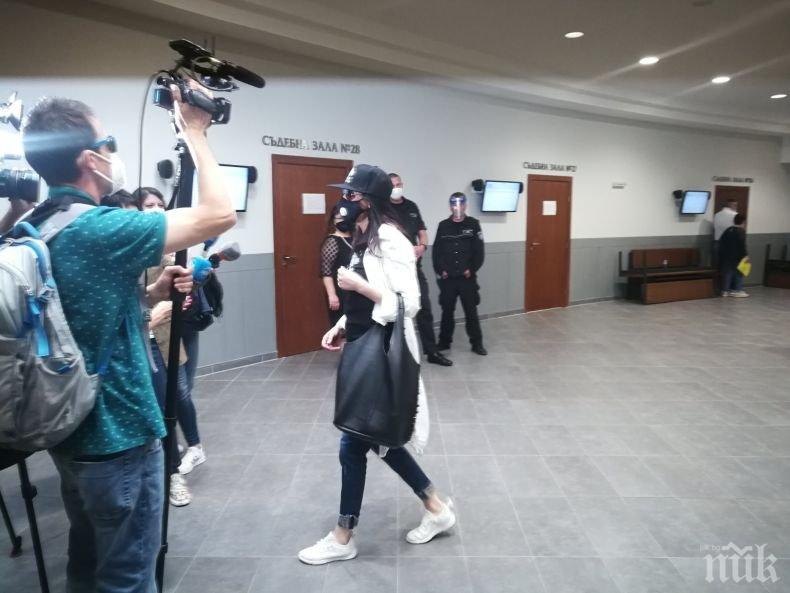 ПЪРВО В ПИК: Изтече 24-часовият срок - вижте дали Жени Калканджиева обжалва глобата си за дребно хулиганство