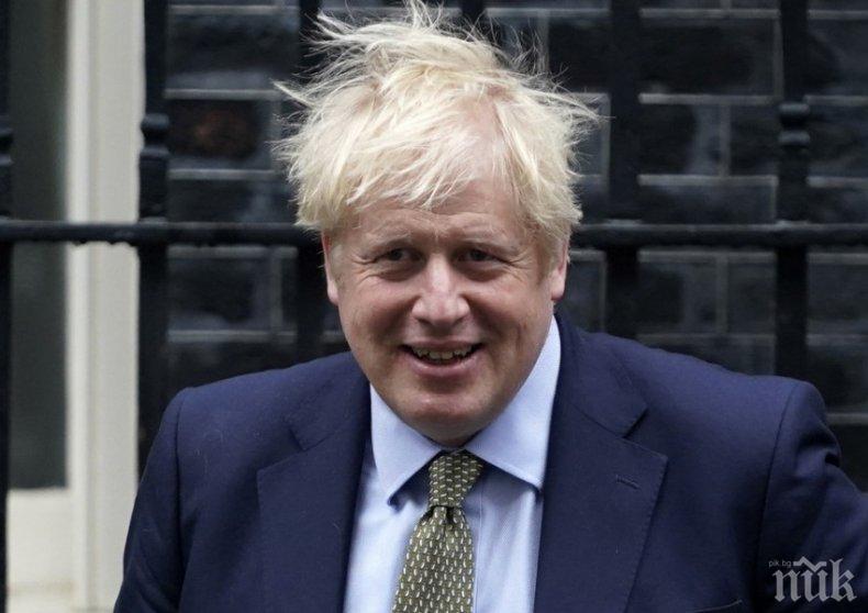 Британският премиер Борис Джонсън е изправен пред сериозен скандал след като се