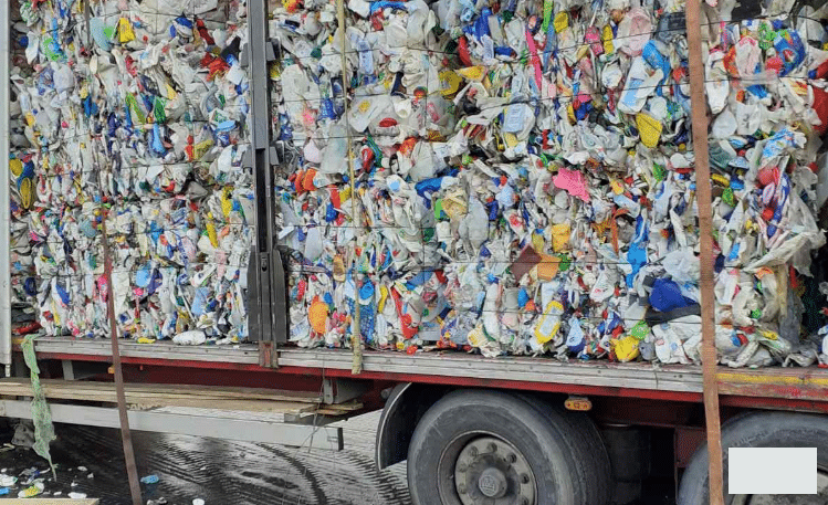 Изринаха 10 тона боклуци от квартал Факултета