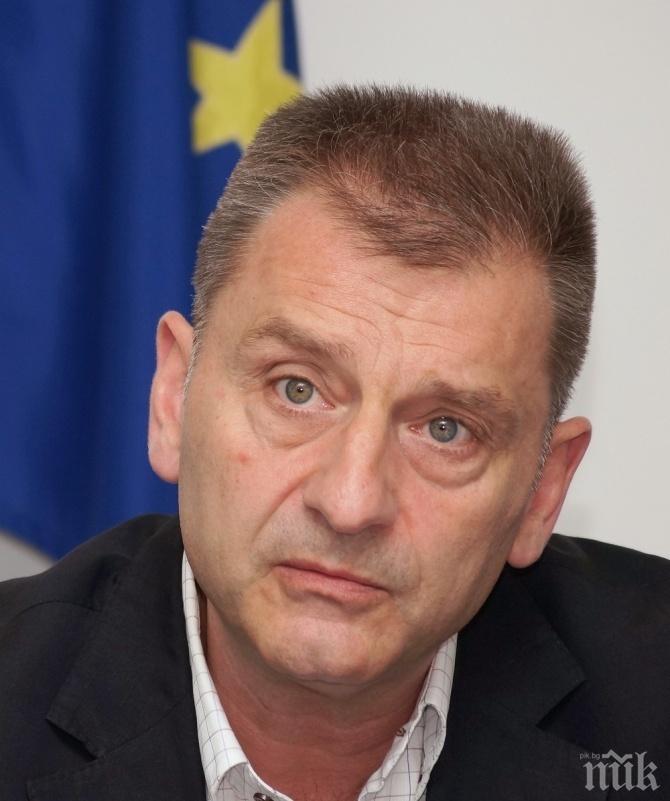 Шефът на дирекция Контрол Васил Панов напусна НАП - Информационна ...