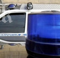 Откриха разлагащите се тела на майка и син