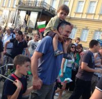 Протестиращи родители скандализирани от шефката на агенцията за закрила на детето