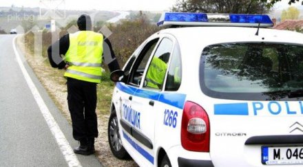 спипаха шофьор без книжка селски път