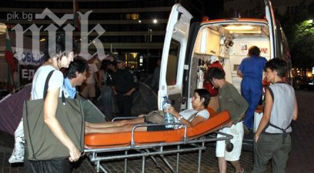 изнесоха линейка жена палатковия лагер парламента снимки