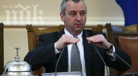 бивши депутати получават заплати сътрудници