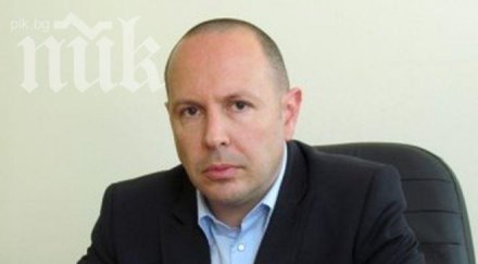 използвали срс шефа даи два месеца