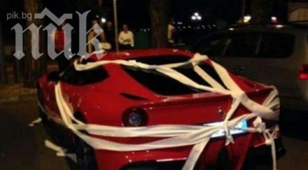 тифози опаковаха колата марио балотели тоалетна хартия