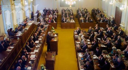 парламентът чехия саморазпуска