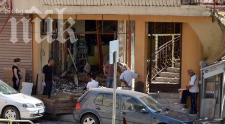 поне четири бутилки взривили китайския ресторант