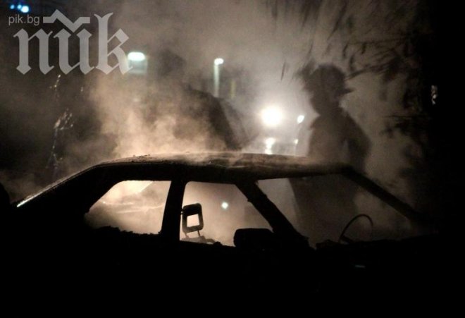 Автомобил се самозапали в движение, пострадали са две жени и дете
