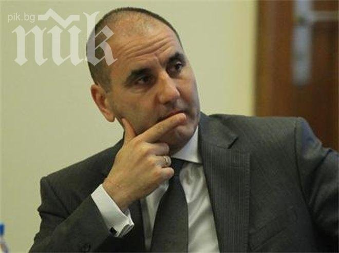 Тежки кавги между ГЕРБ и БСП, Цветанов мълчи и гледа злобно