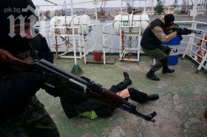 Командоси обезвредиха похитителя, провалил митинг на Меркел