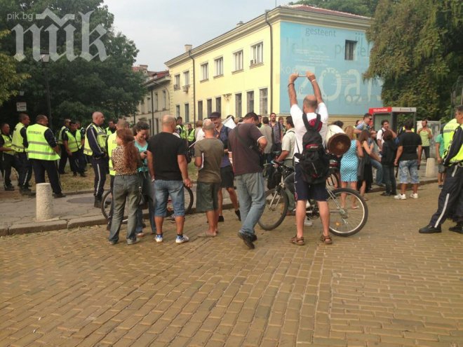 Полицията задържа около 40 протестиращи