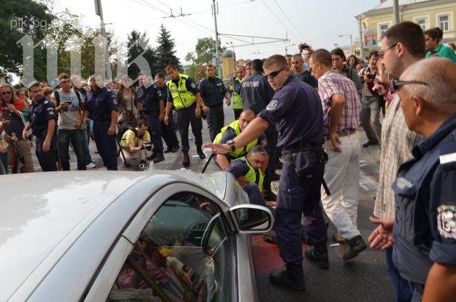 Депутатски шофьор сгази крака на полицай с Мерцедес 