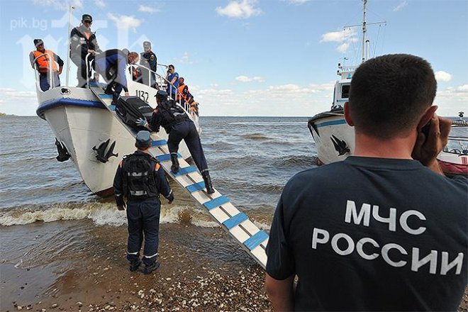 Шестима в неизвестност след корабокрушение в река Иртиш