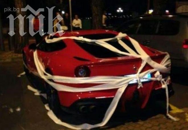 Тифози опаковаха колата на Марио Балотели с тоалетна хартия