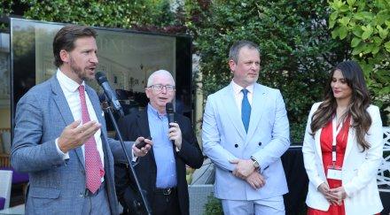 успех правителството кризата стъпва световна компания луксозните имоти