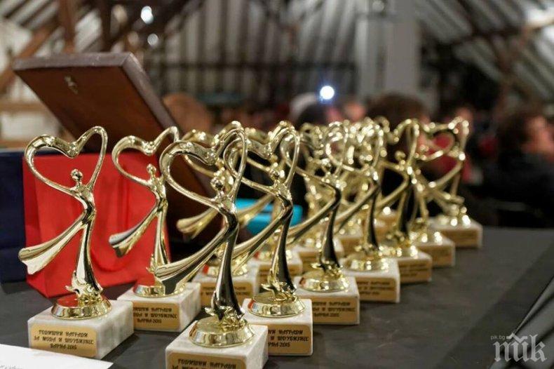 Наш дизайнер, подгрявал Пако Рабан, раздава модни отличия във Варна