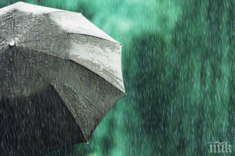 Учени шокиращо: В цял свят валят пластмасови дъждове!