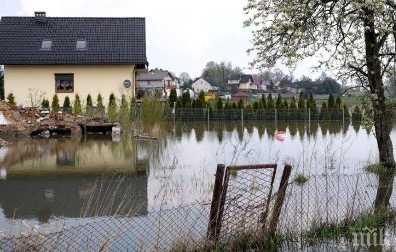 Буря с поройни дъждове отнесе словашко село