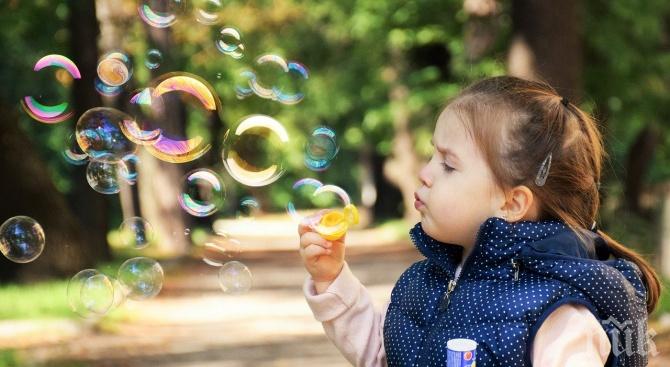 Родители от Пловдив горят с пари за футбол и танци заради вируса