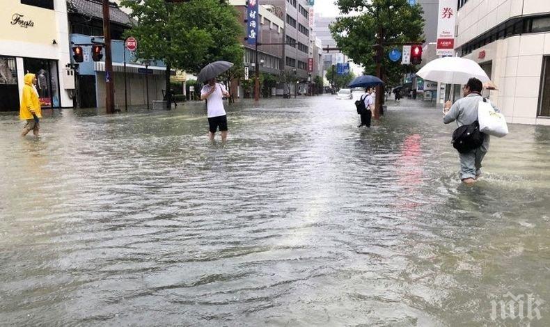 Препоръчаха на 70 000 души да се евакуират от град в Япония заради заплаха от свлачища