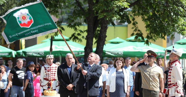 Министър Каракачанов сформира ученически гвардейски отряд