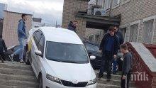 Пишман шофьорка заседна на стълбите пред поликлиниката в Благоевград