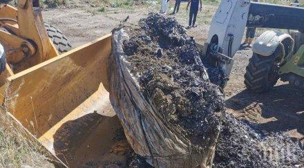 безобразие 120 тона достигна откритото количество незаконно загробен боклук бобокови червен бряг рупци снимки