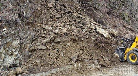 голяма трагедия 123 души загинаха свлачище мина